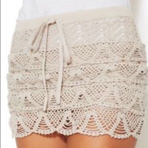 BCBG CAROL CROCHETED MINI SKIRT